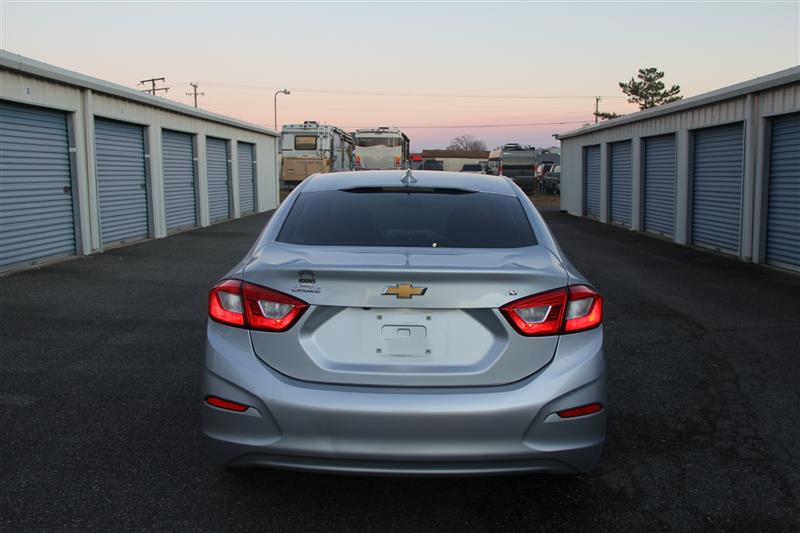 2018 Chevrolet Cruze LT - Photo 6