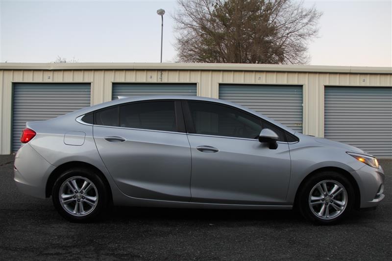 2018 Chevrolet Cruze LT - Photo 9