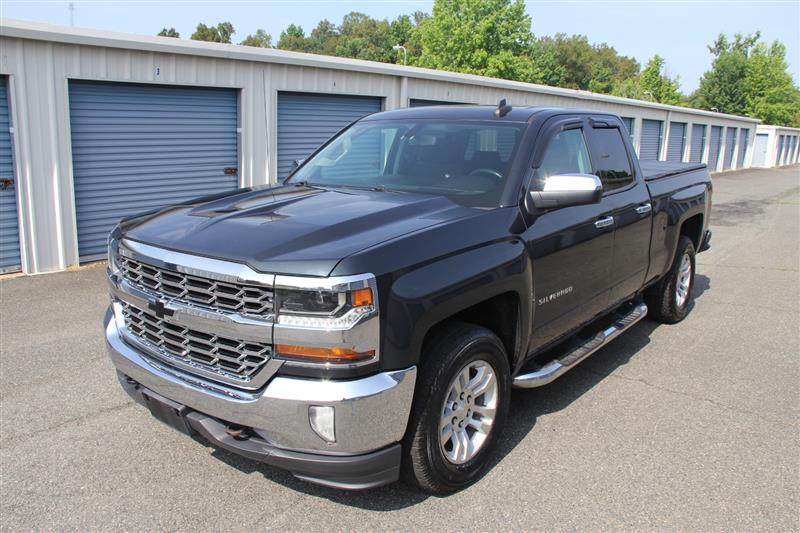 2017 Chevrolet Silverado 1500 LT - Photo 2