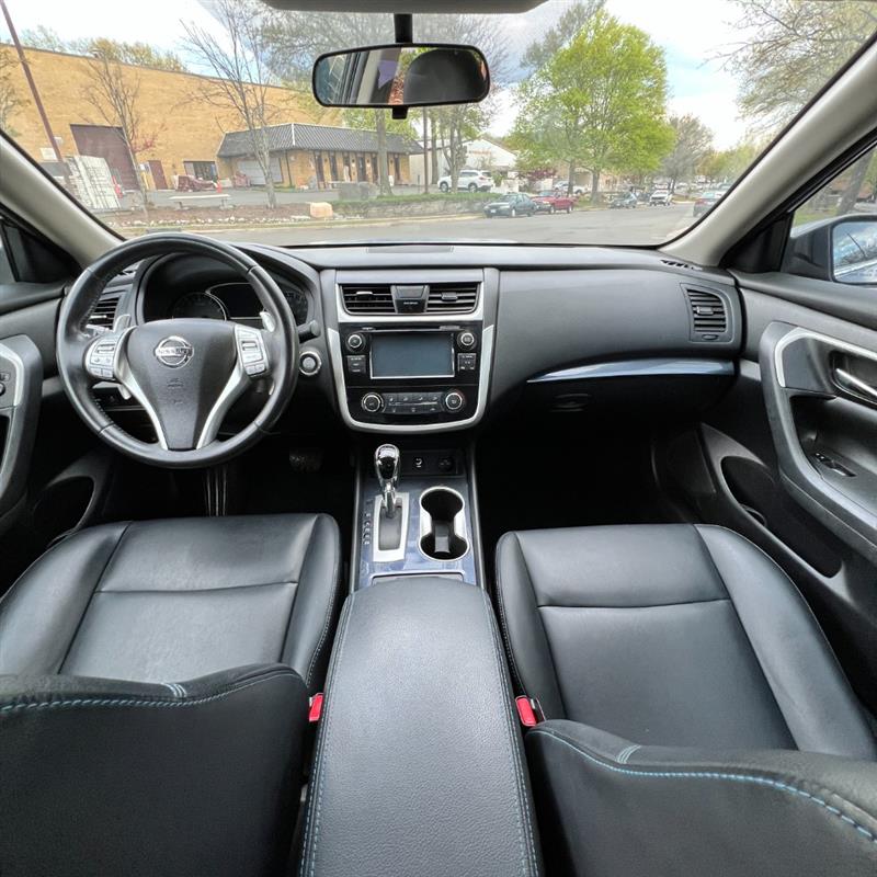 2018 Nissan Altima SR - Photo 18