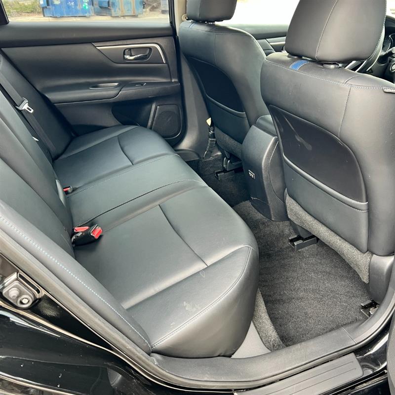2018 Nissan Altima SR - Photo 15