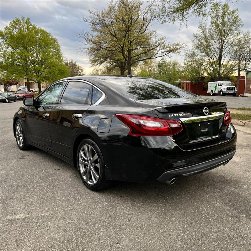 2018 Nissan Altima SR - Photo 10