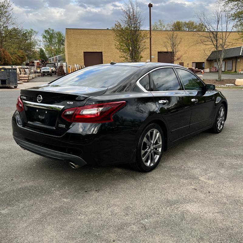 2018 Nissan Altima SR - Photo 4