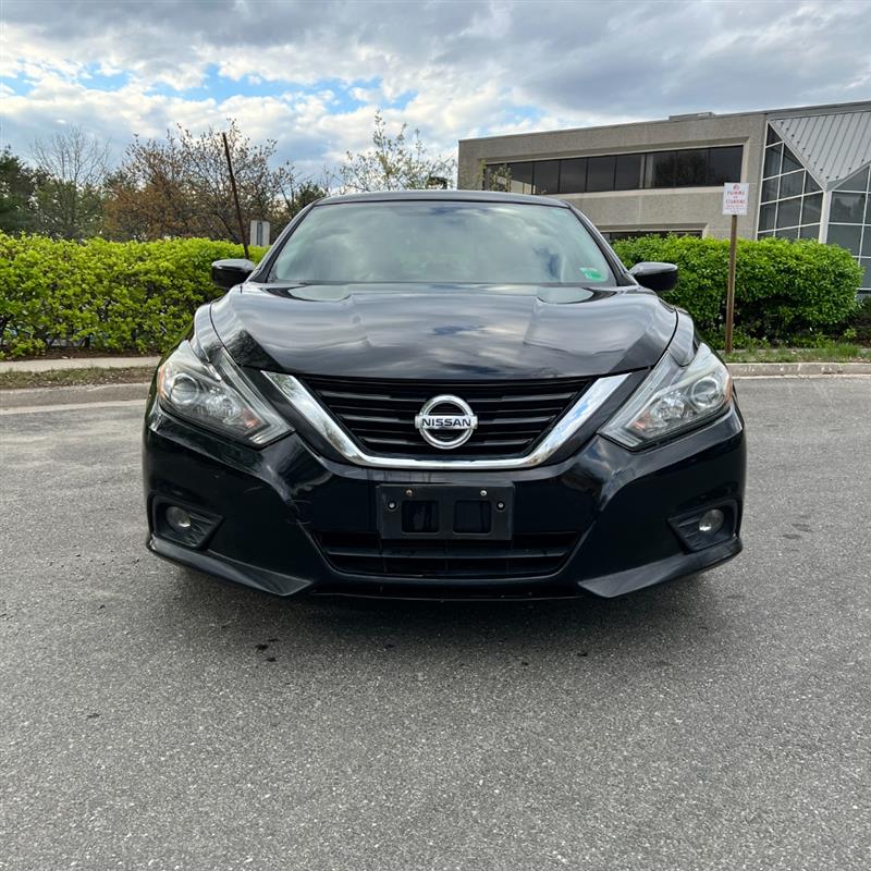 2018 Nissan Altima SR - Photo 2