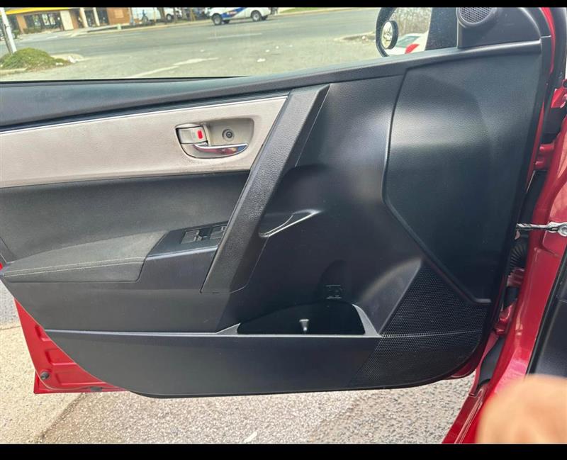 2018 Toyota Corolla LE - Photo 12
