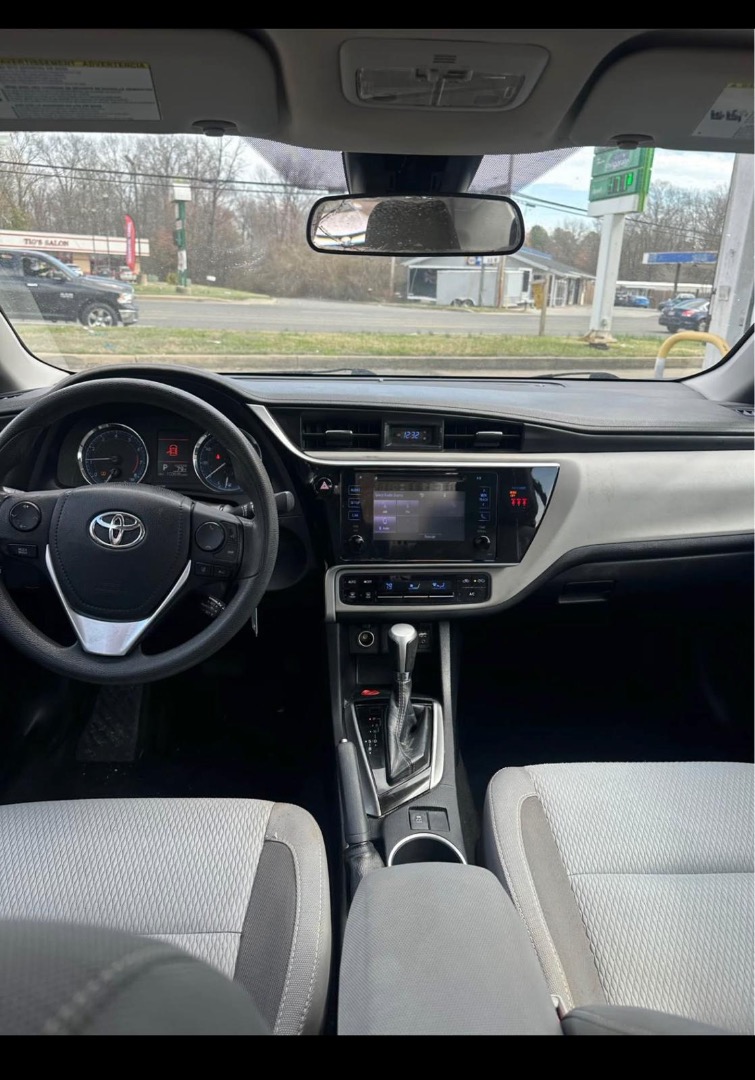 2018 Toyota Corolla LE - Photo 9