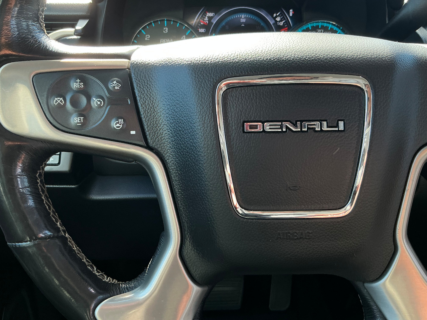 2018 GMC Yukon Denali - Photo 61