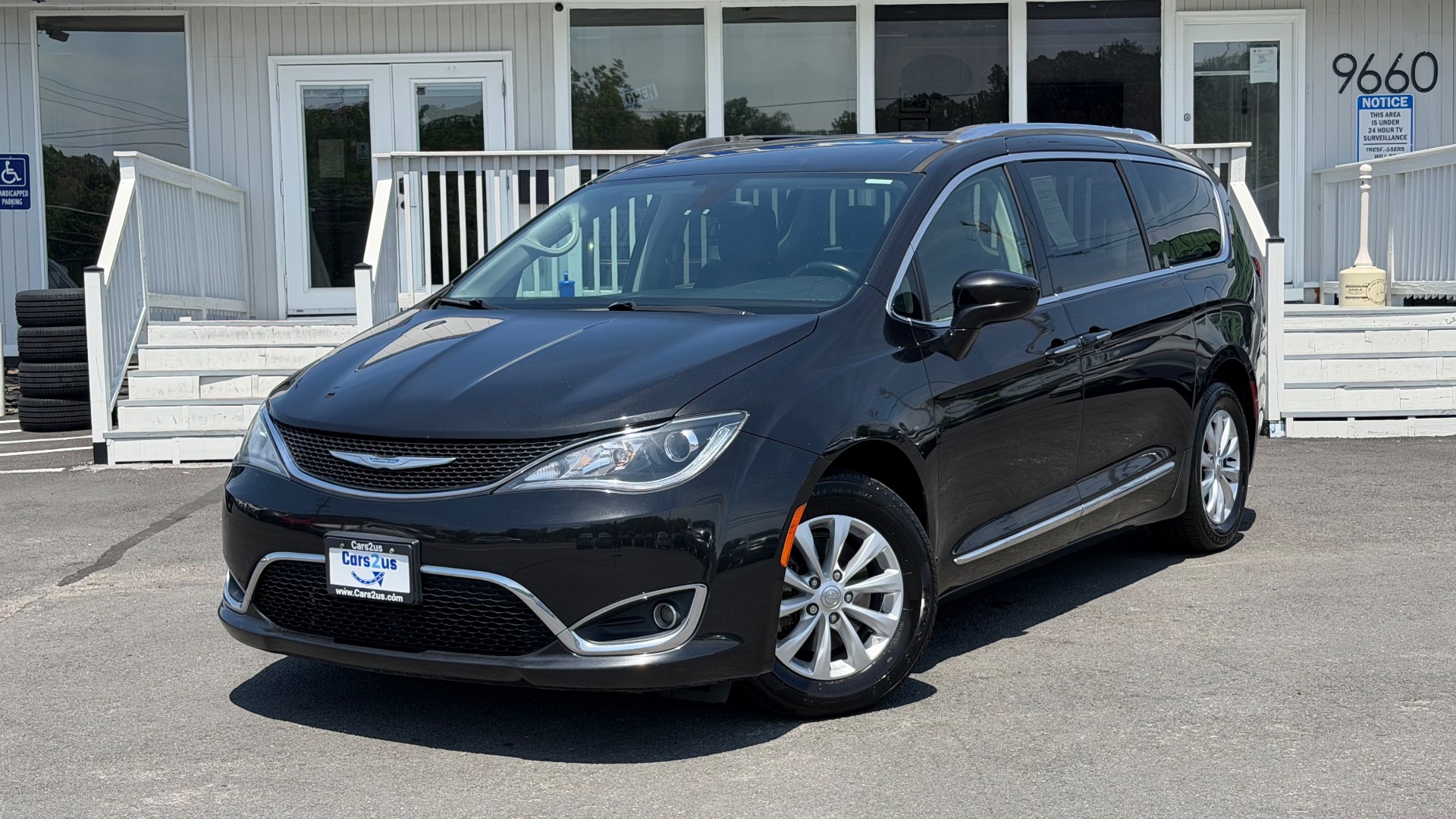 2018 Chrysler Pacifica Touring L's photo