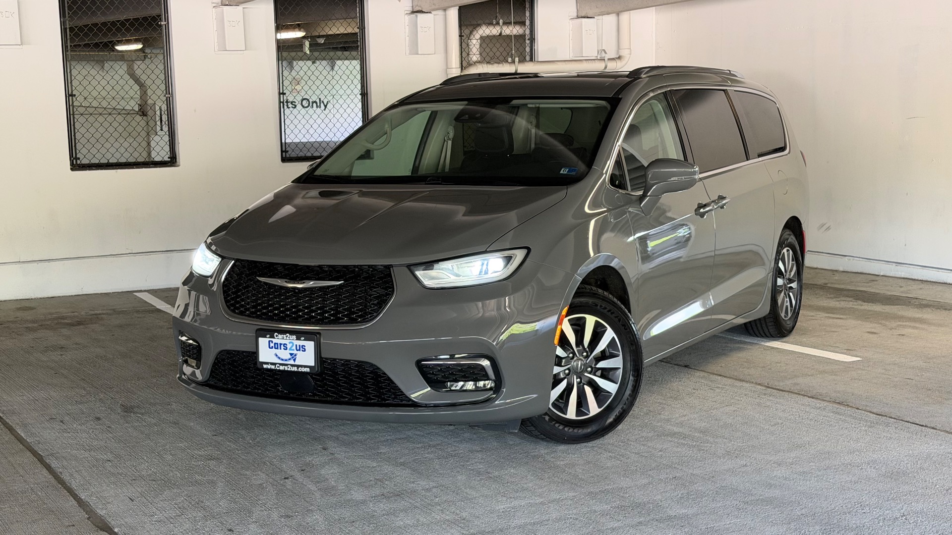 2021 Chrysler Pacifica Touring L's photo