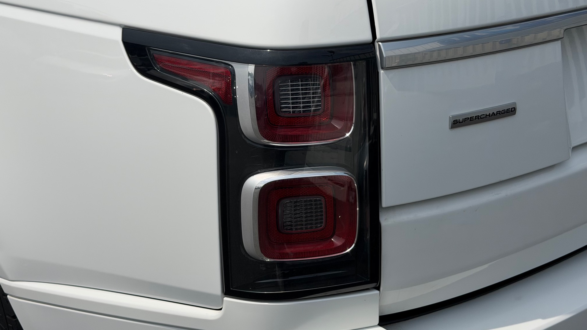 2018 Land Rover Range Rover Supercharged - Photo 23
