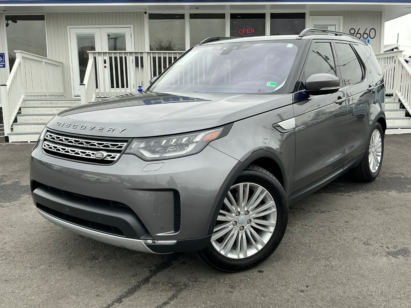 2017 Land Rover Discovery HSE's photo