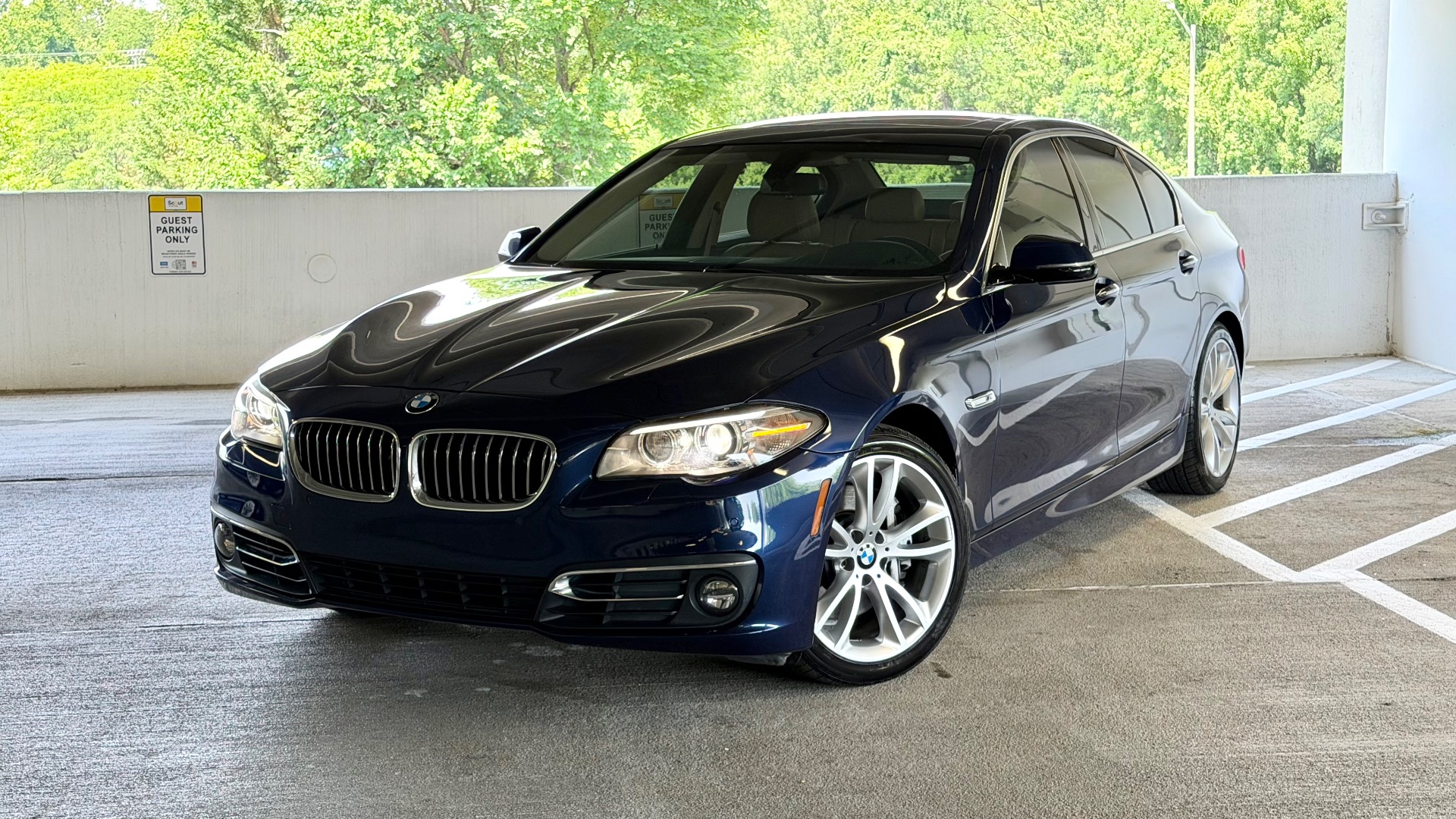 2016 BMW 5 Series 535i xDrive Sedan's photo