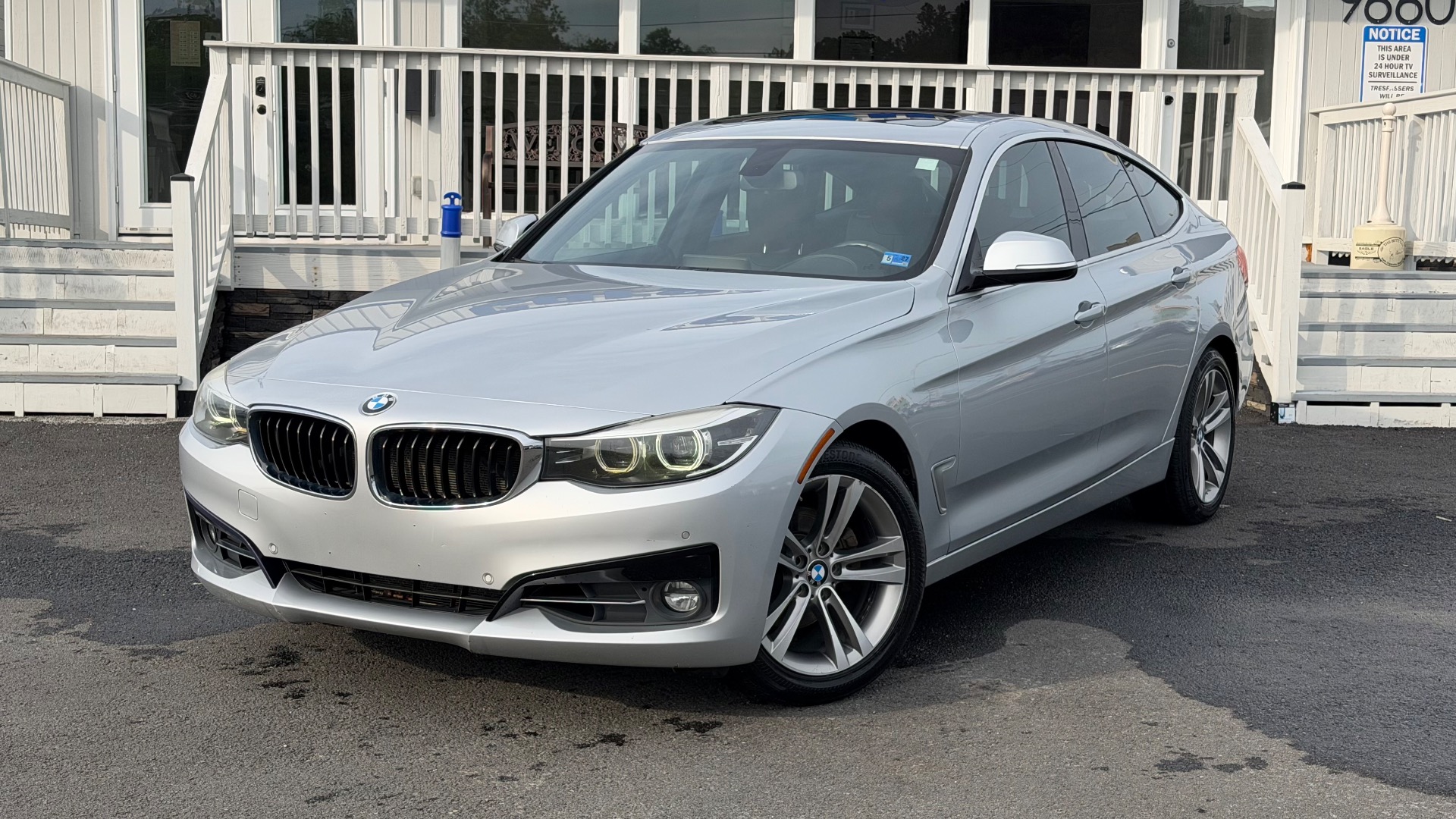 2017 BMW 3 Series 330i xDrive Gran Turismo's photo