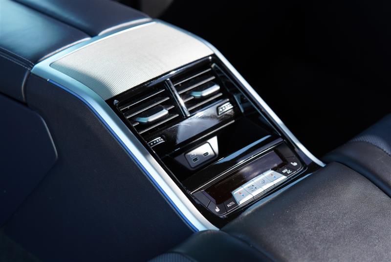 2020 BMW 8 Series M850i - Photo 194