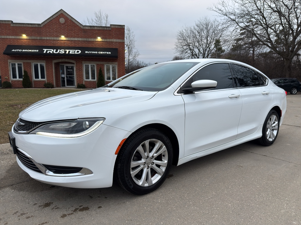 2017 Chrysler 200 Limited Platinum's photo