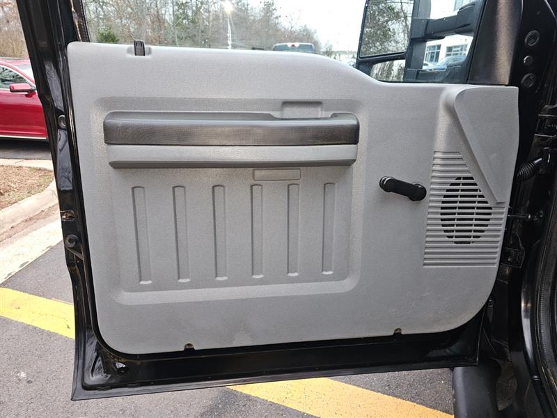 2011 Ford F-450 Super Duty Chassis Cab XLT - Photo 53