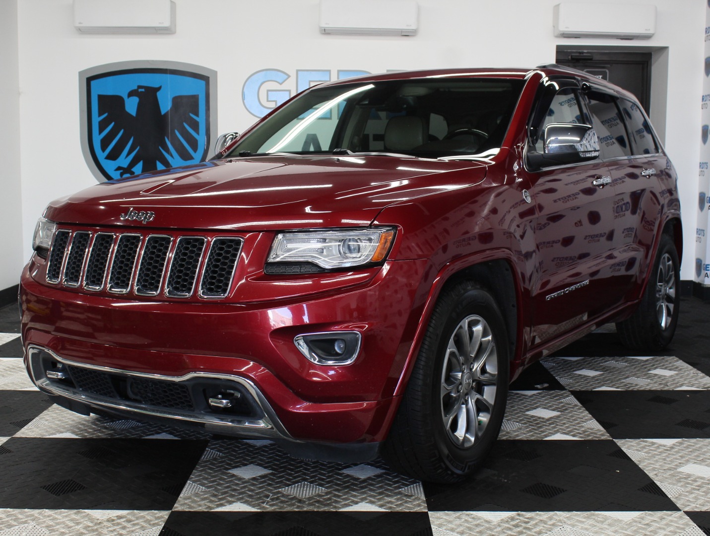 2014 Jeep Grand Cherokee Overland 4WD's photo