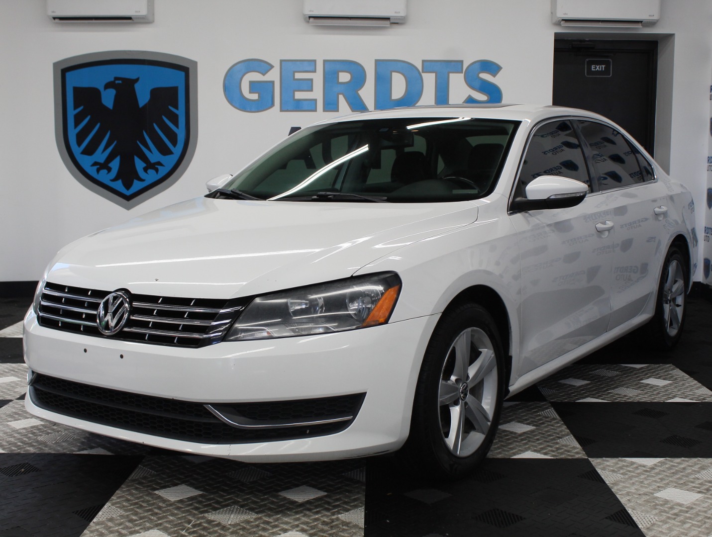 2012 Volkswagen Passat SE w/Sunroof TDI's photo