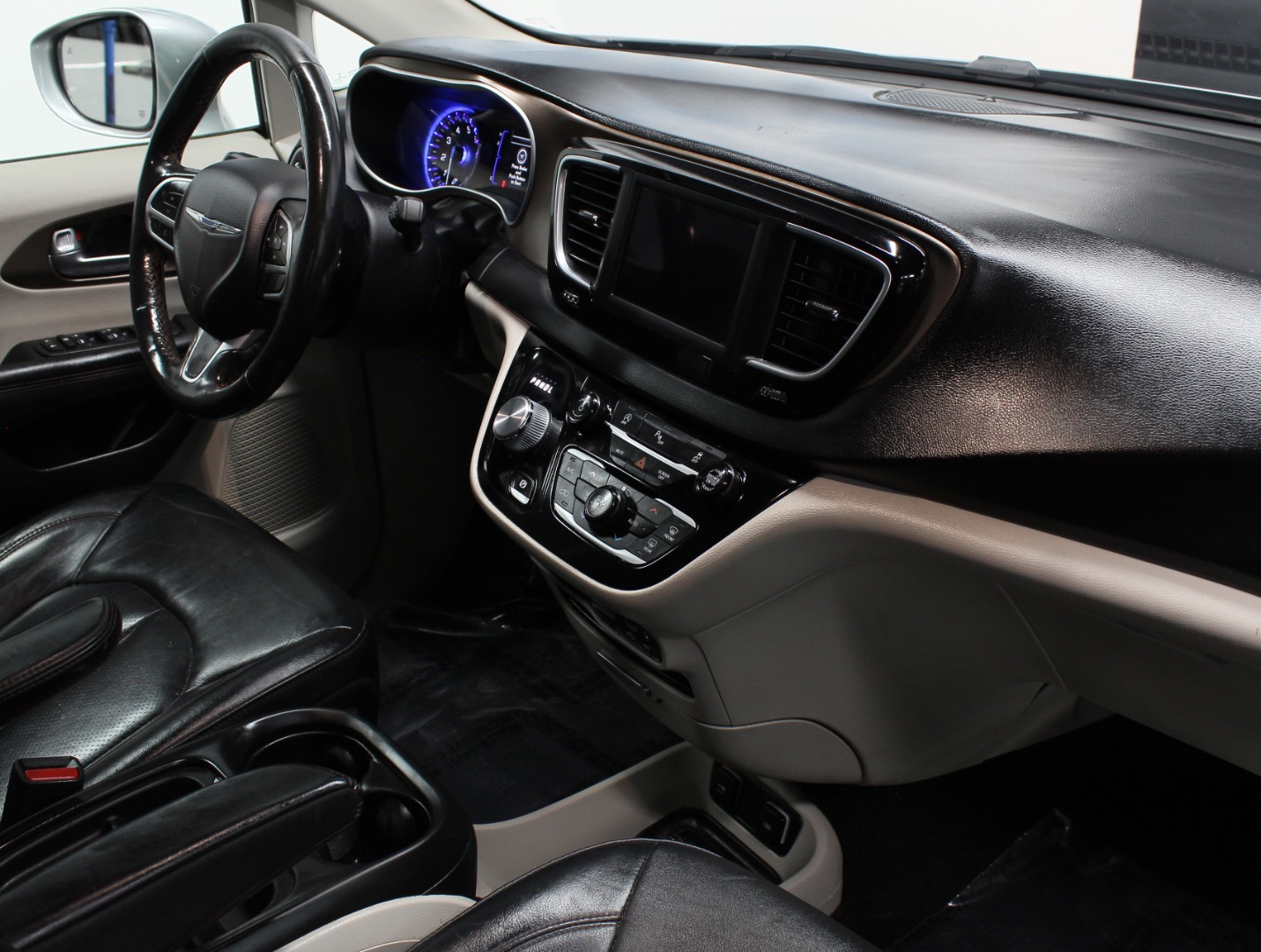 2019 Chrysler Pacifica Touring L - Photo 10