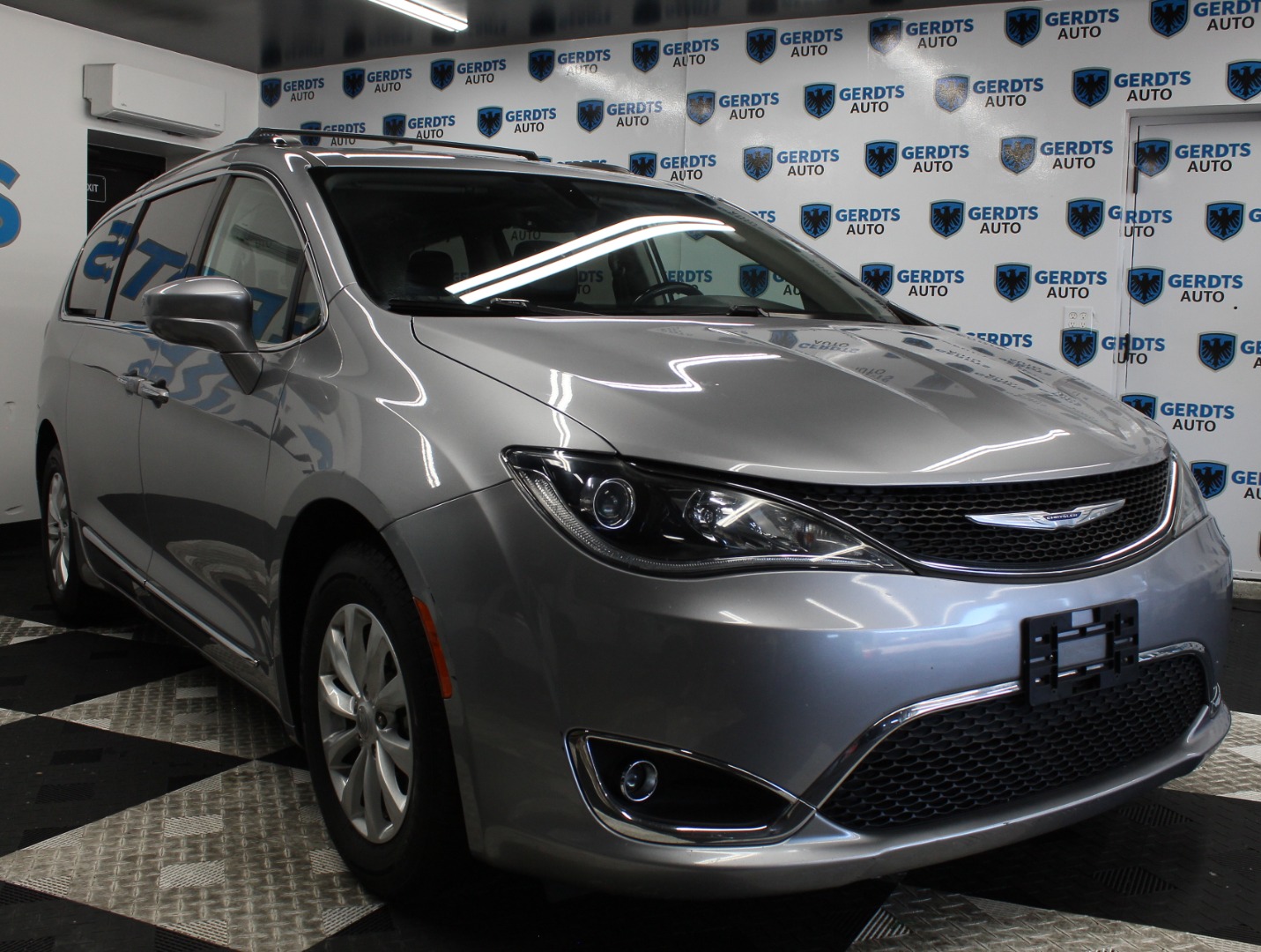 2019 Chrysler Pacifica Touring L - Photo 5