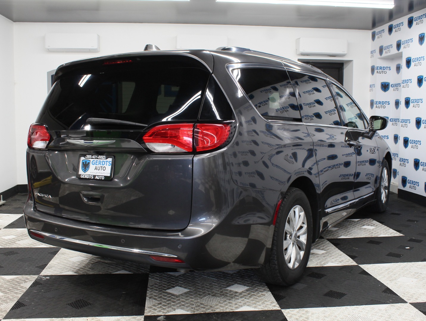 2018 Chrysler Pacifica Touring L - Photo 4