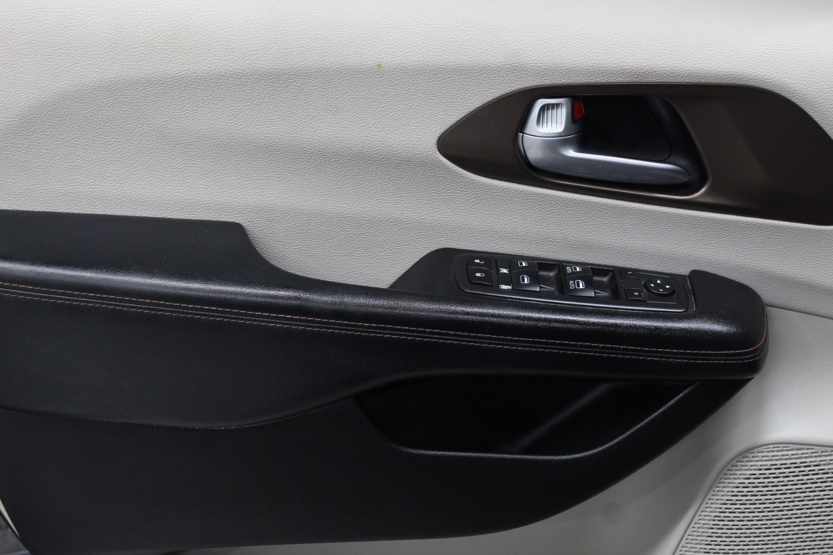 2018 Chrysler Pacifica Touring L - Photo 15