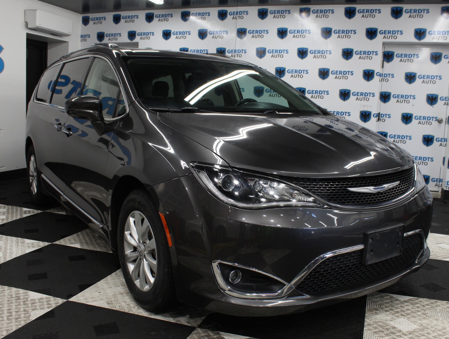 2018 Chrysler Pacifica Touring L - Photo 5
