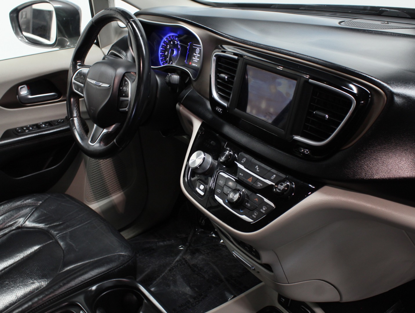 2018 Chrysler Pacifica Touring L - Photo 10