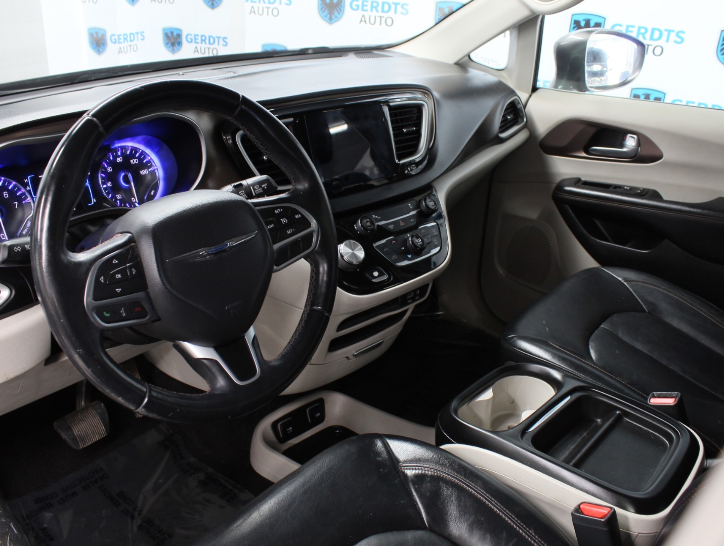 2017 Chrysler Pacifica Touring-L - Photo 7