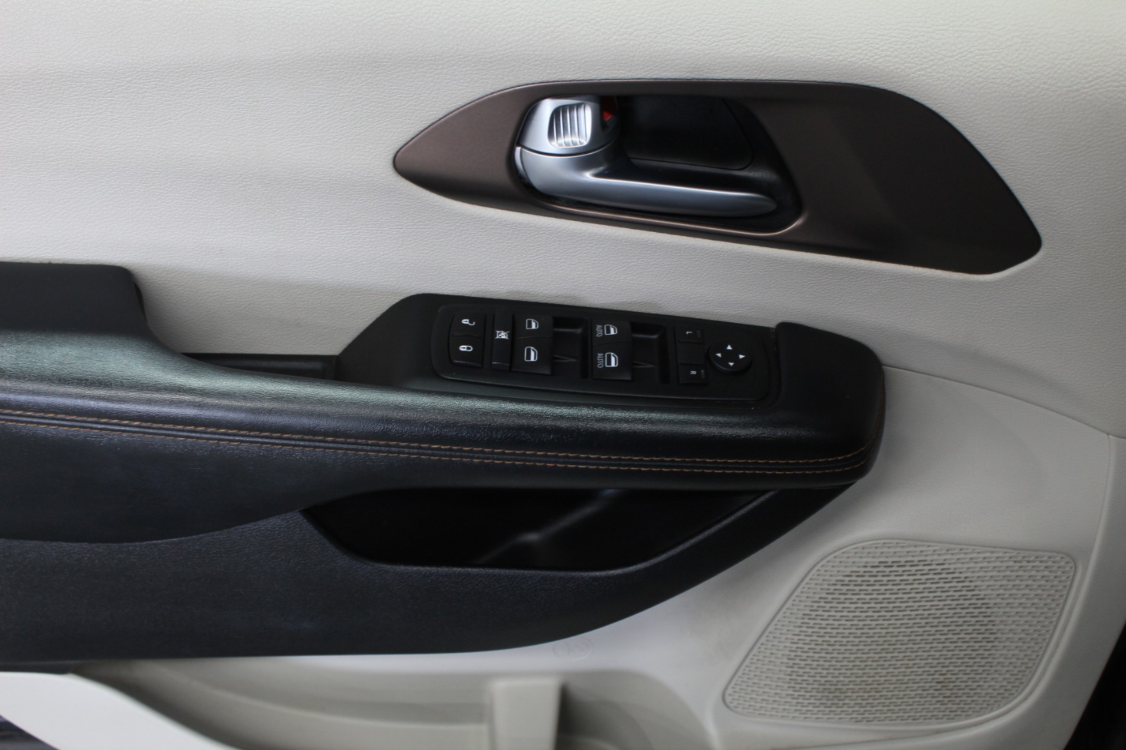 2017 Chrysler Pacifica Touring-L - Photo 15