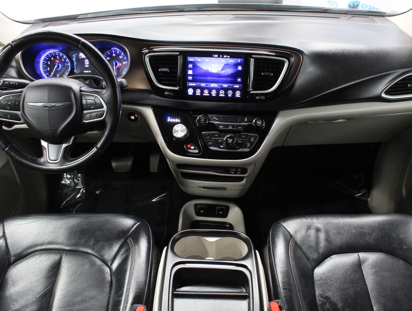 2017 Chrysler Pacifica Touring-L - Photo 9