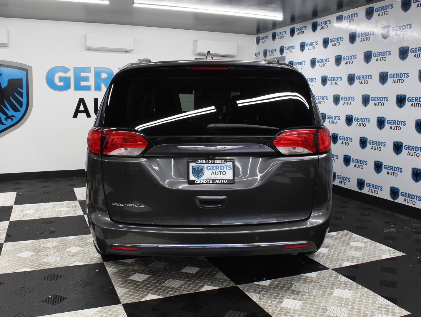 2017 Chrysler Pacifica Touring-L - Photo 3