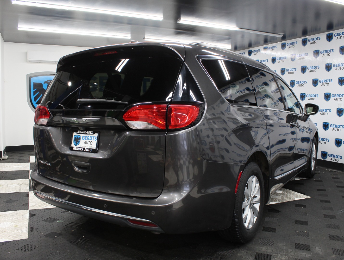 2017 Chrysler Pacifica Touring-L - Photo 4