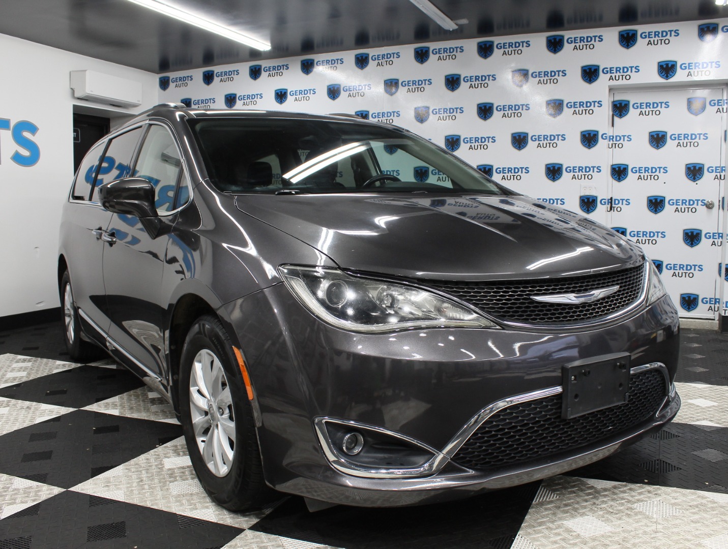 2017 Chrysler Pacifica Touring-L - Photo 5