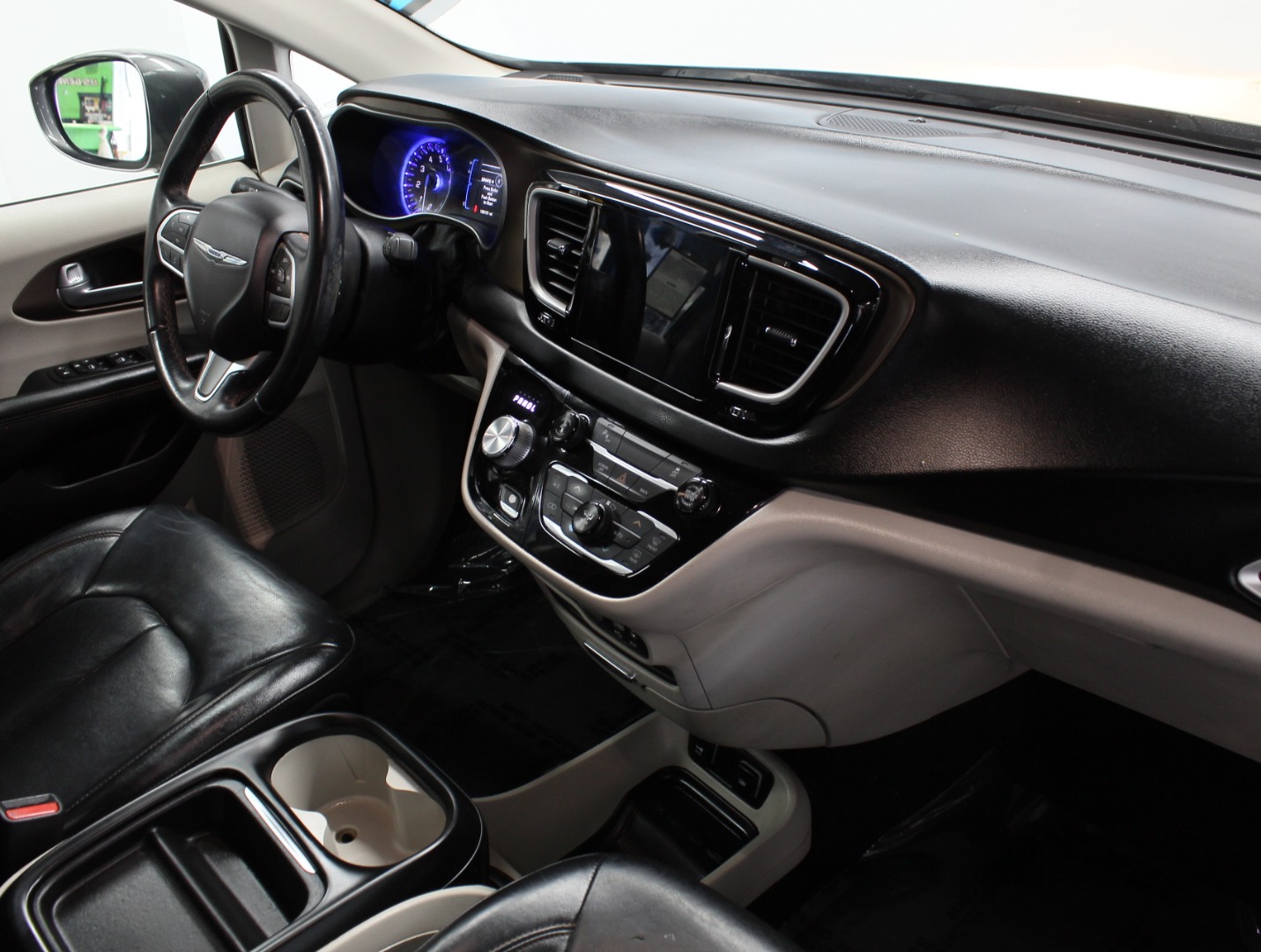 2017 Chrysler Pacifica Touring-L - Photo 10