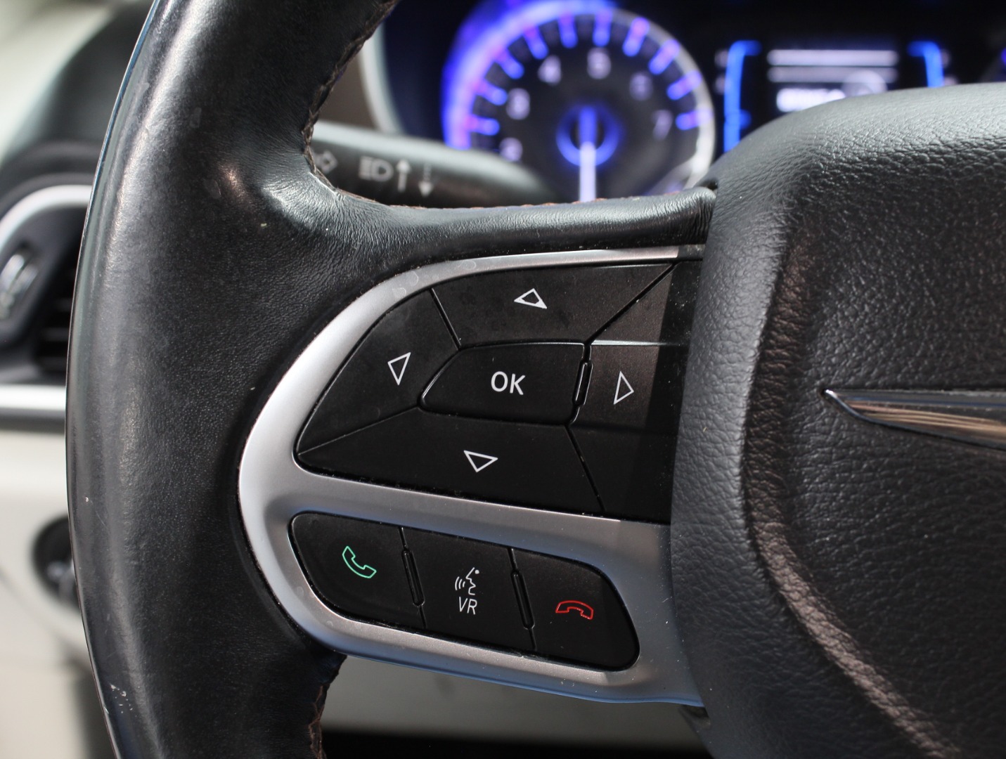 2017 Chrysler Pacifica Touring-L - Photo 11