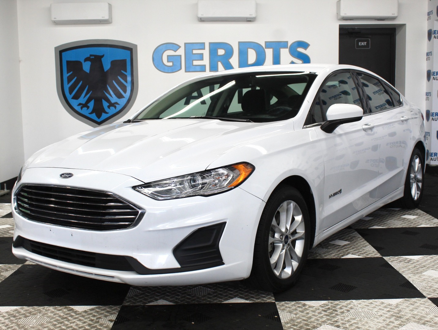 2019 Ford Fusion SE's photo
