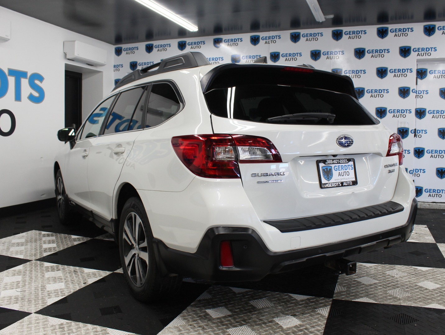 2018 Subaru Outback Limited - Photo 2