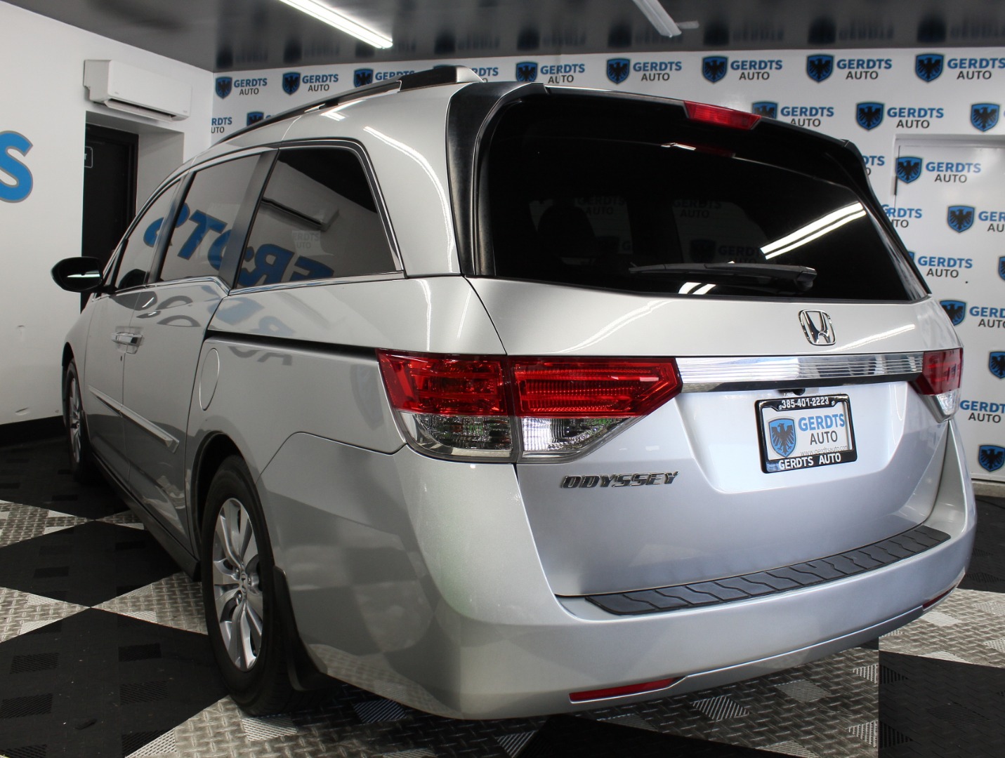 2015 Honda Odyssey EX-L - Photo 2