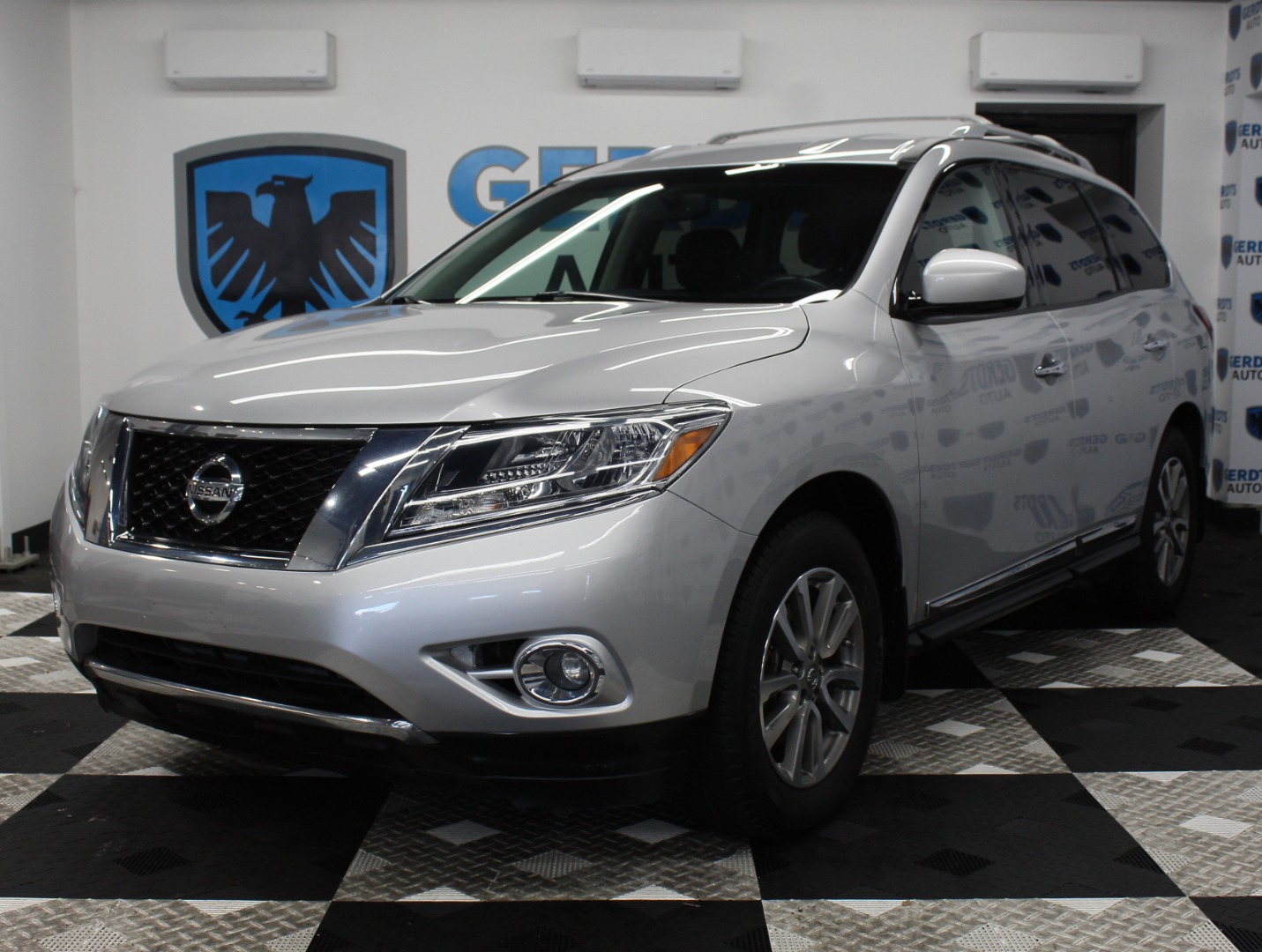 2015 Nissan Pathfinder SL 4WD's photo