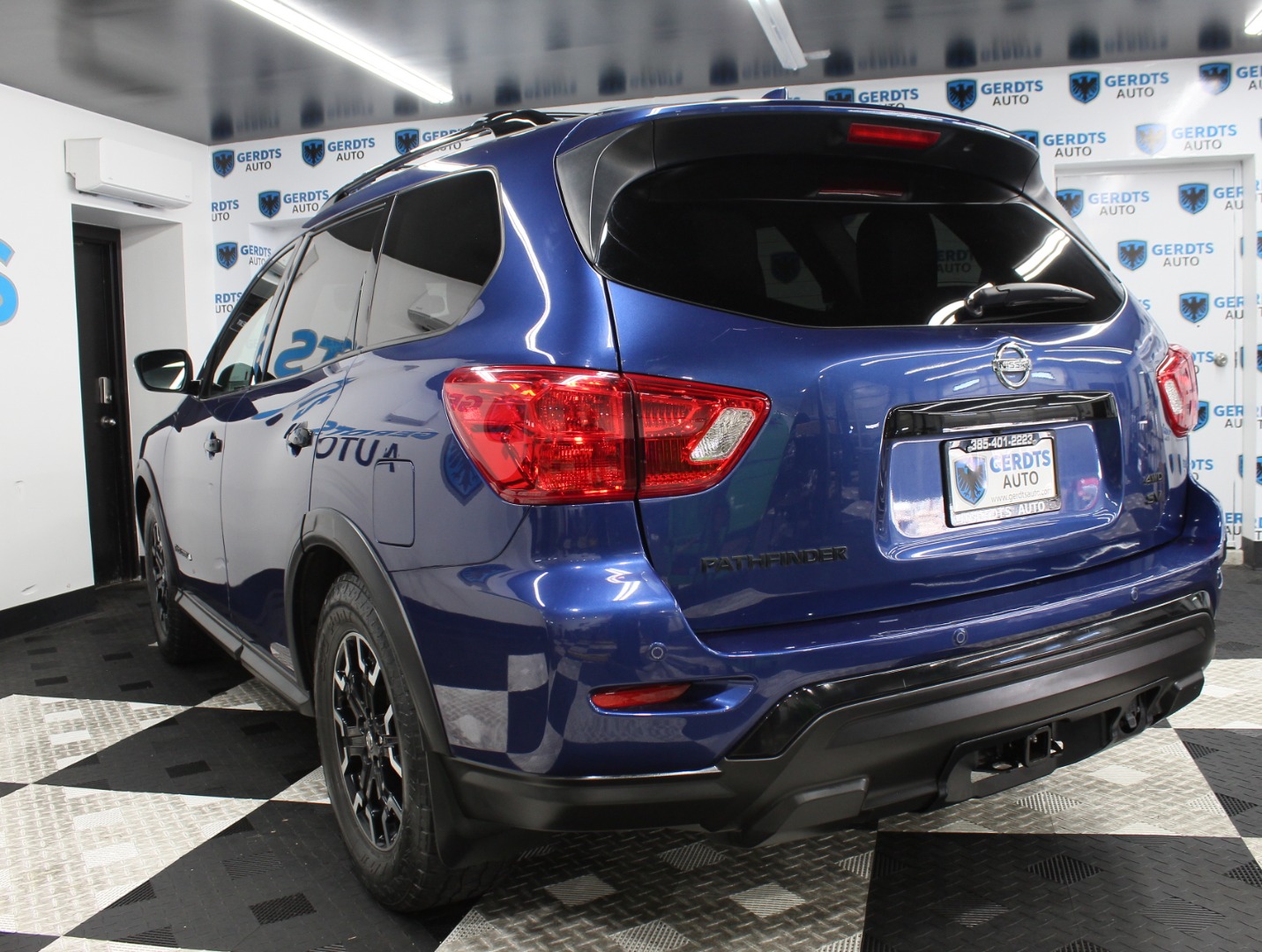 2019 Nissan Pathfinder SV - Photo 2