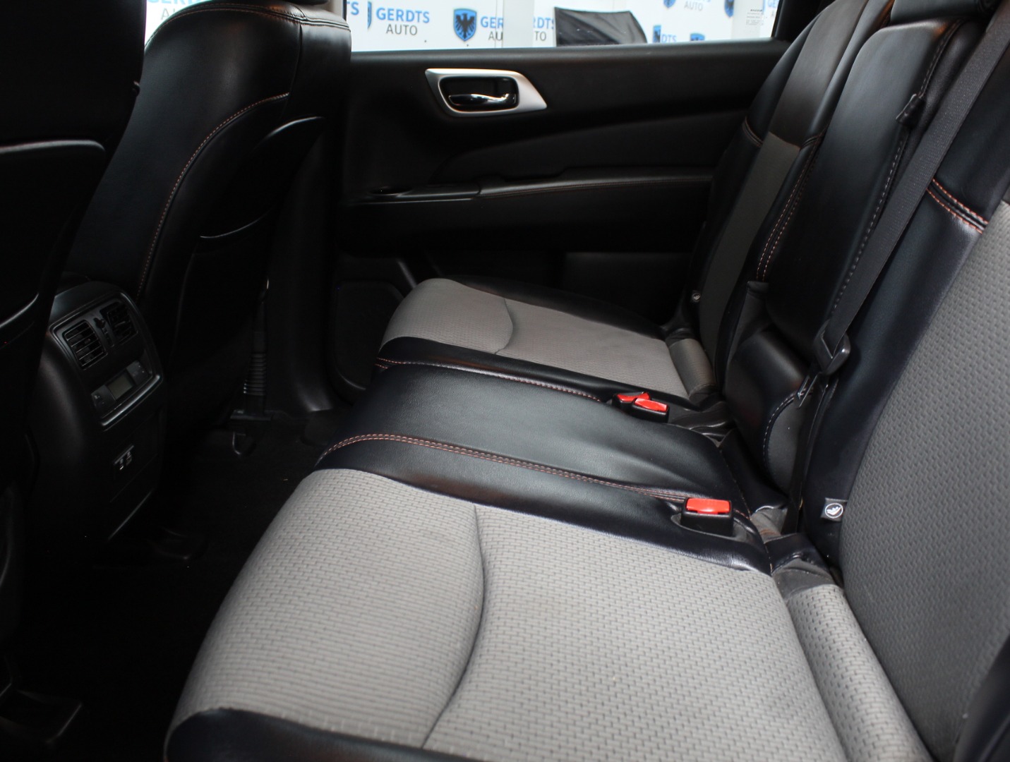 2019 Nissan Pathfinder SV - Photo 16