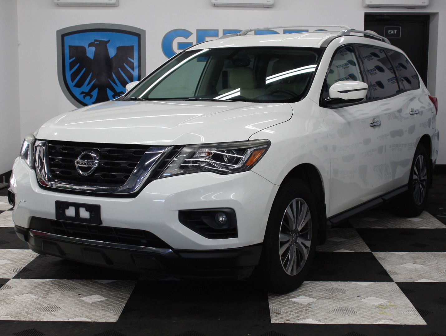 2017 Nissan Pathfinder SV