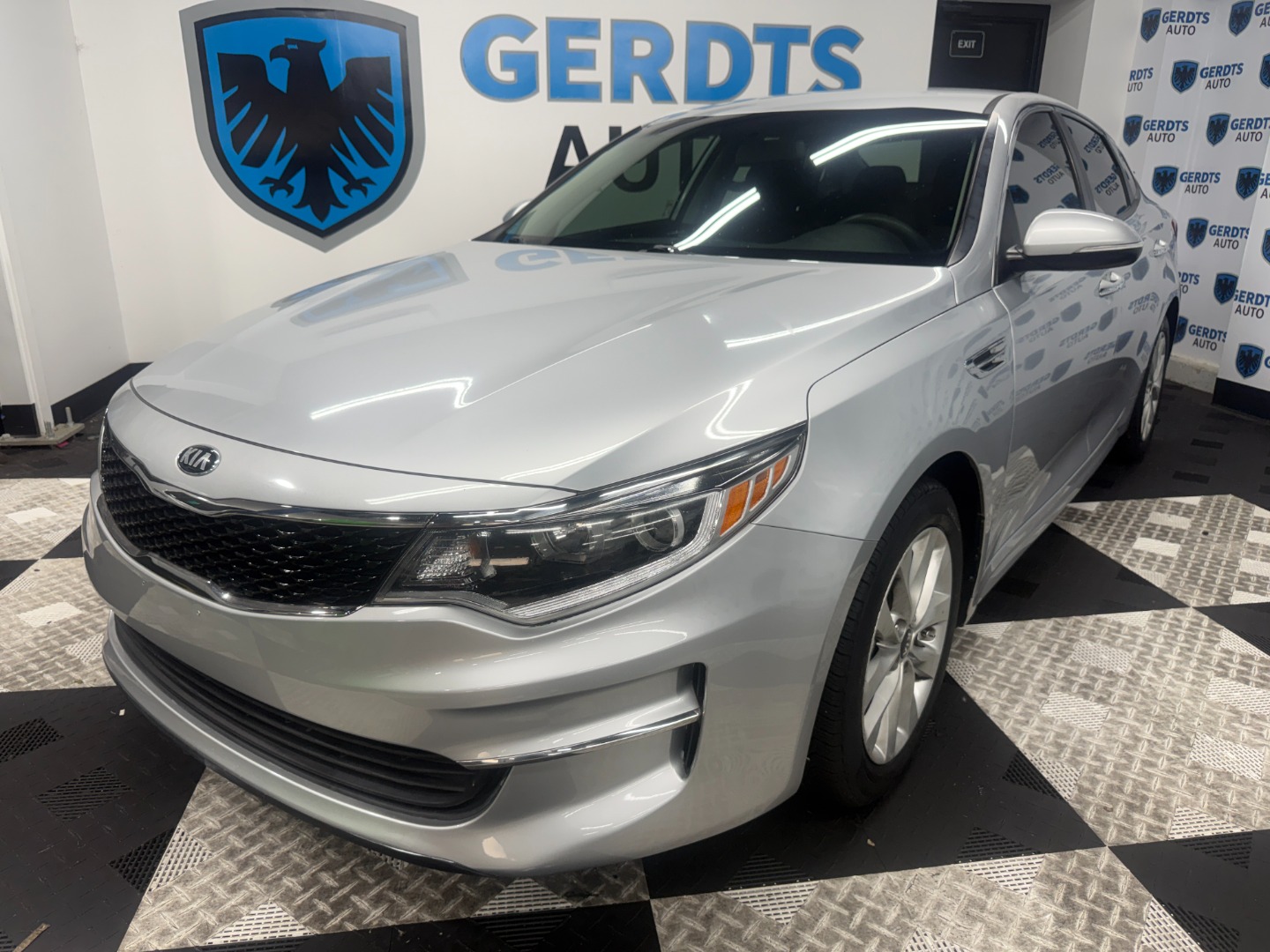 2017 Kia Optima LX AT's photo