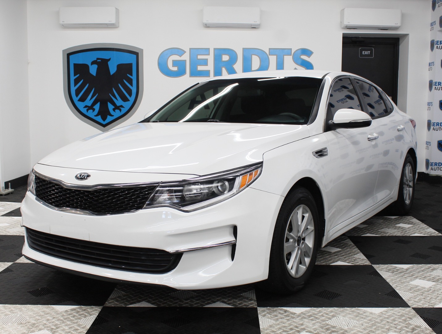 2016 Kia Optima LX AT's photo