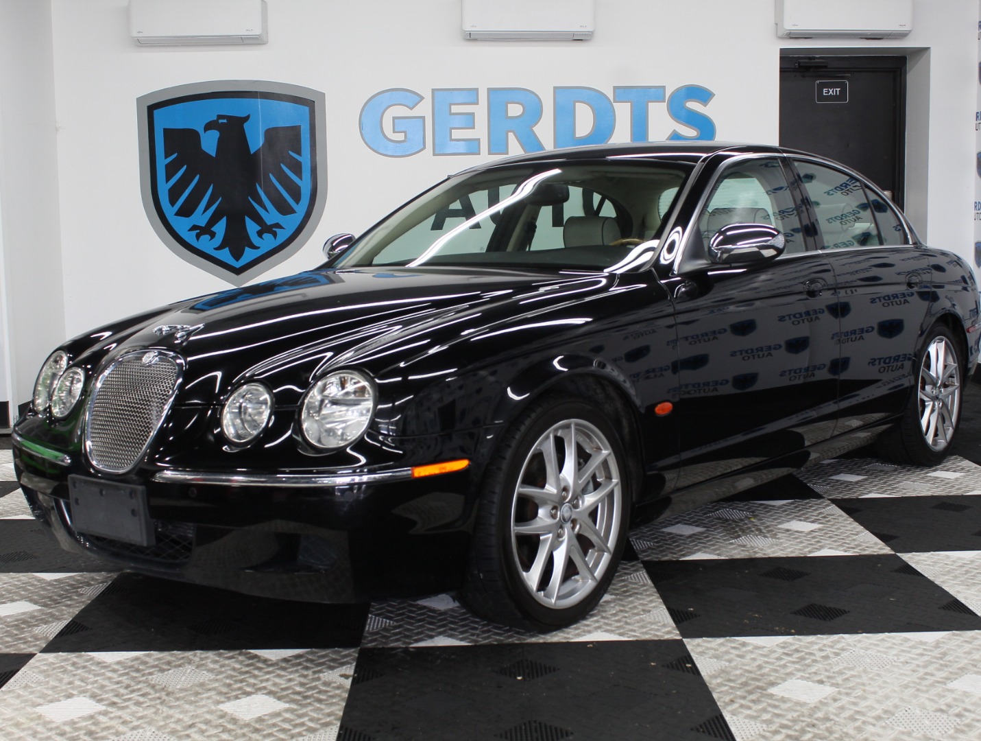 2008 Jaguar S-Type 3.0's photo