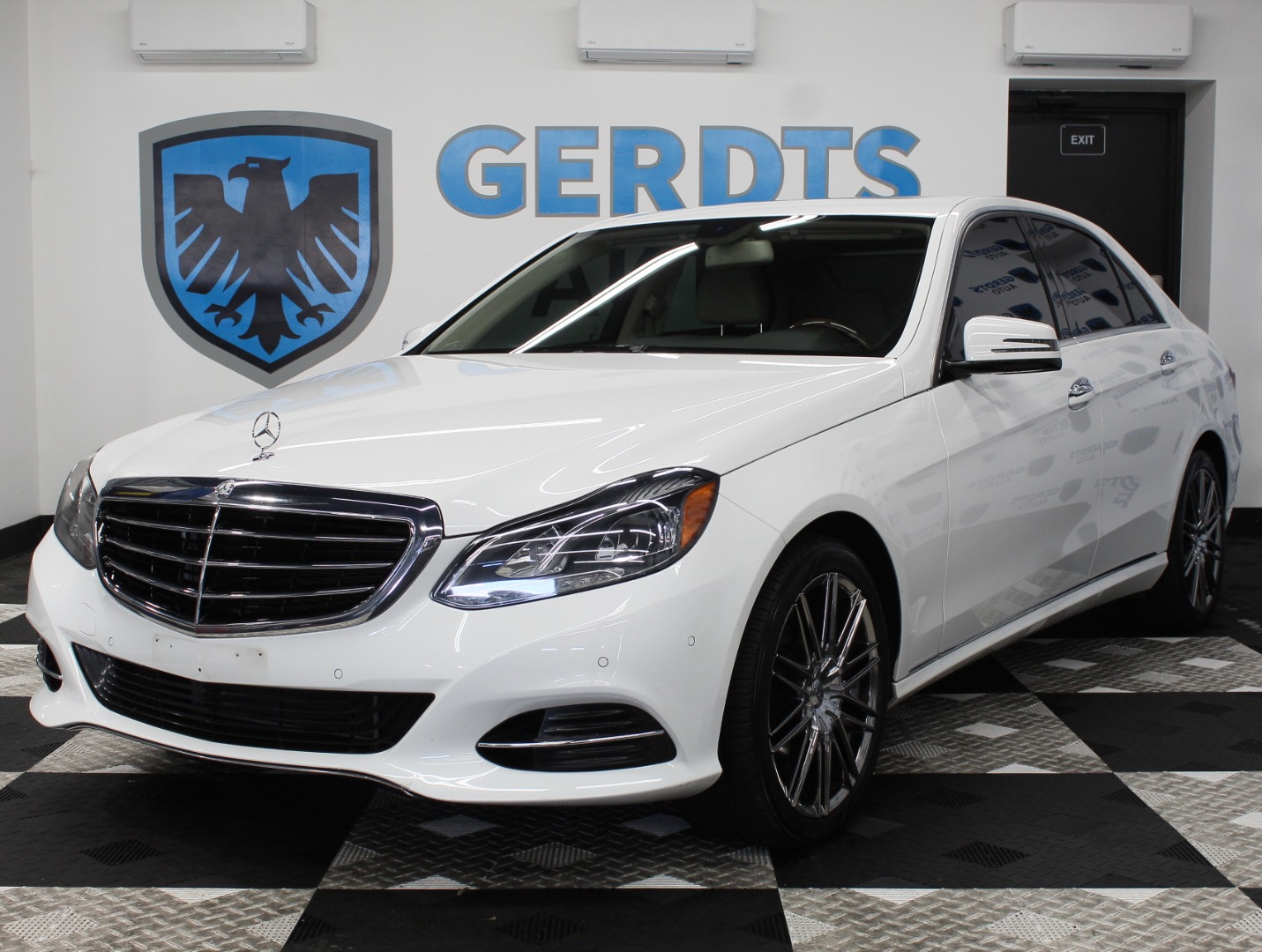 2014 Mercedes-Benz E-Class E350 Luxury 4MATIC's photo