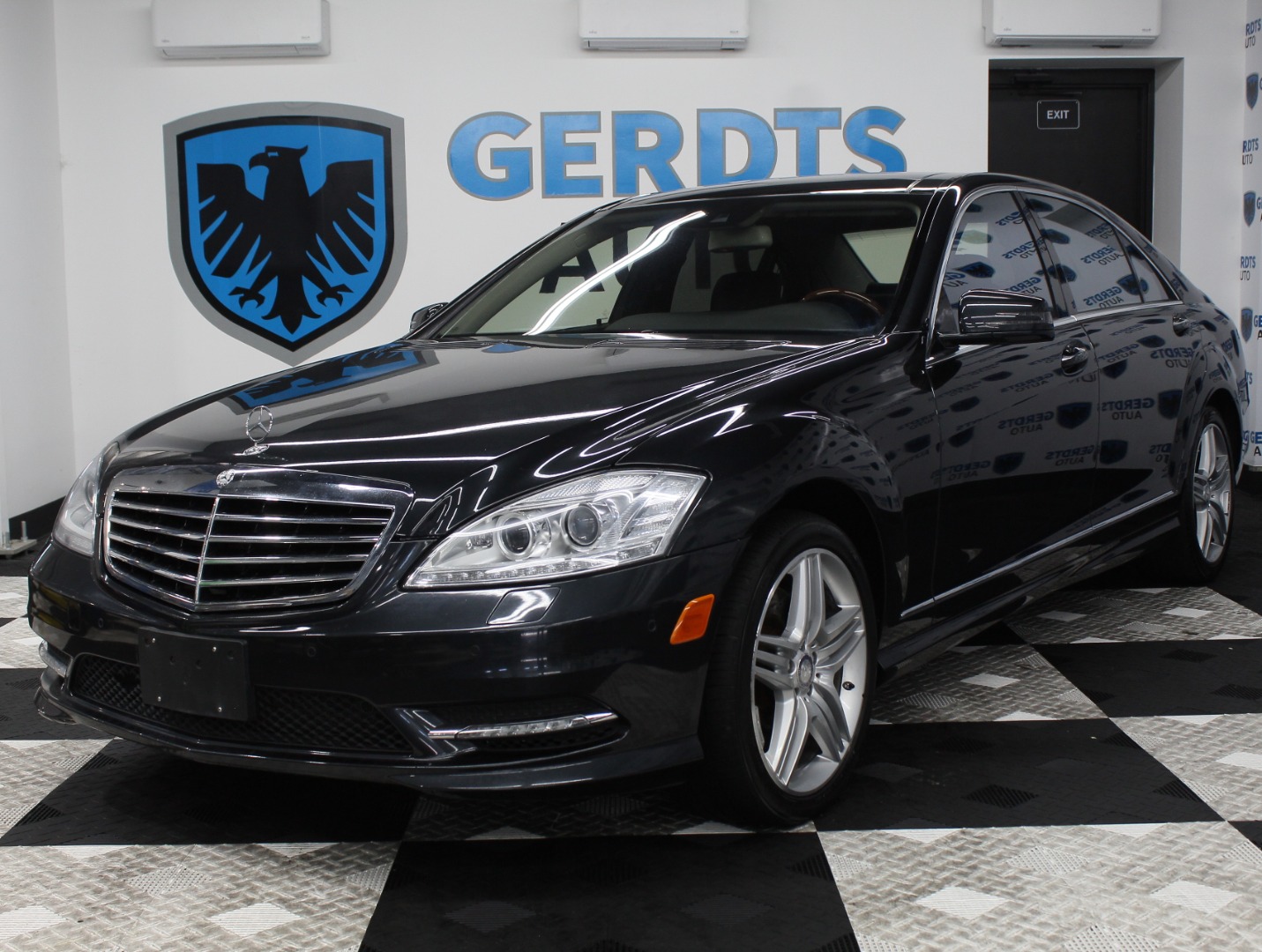 2013 Mercedes-Benz S-Class S550 4MATIC's photo