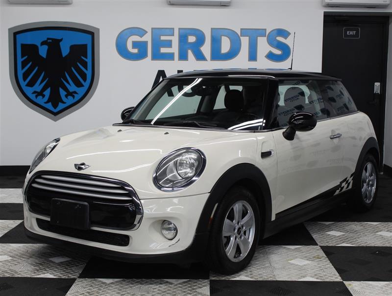 White 2015 MINI Cooper Hatchback Front-Wheel Drive