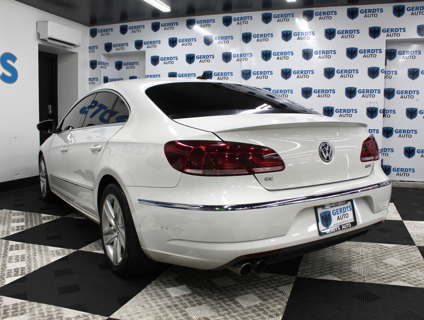 2013 Volkswagen CC R-Line - Photo 2